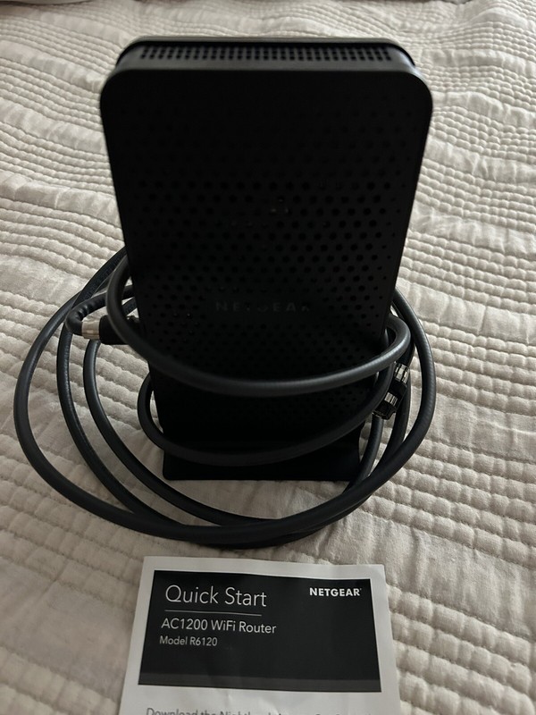 NETGEAR - AC1200 Router with 16 x 4 DOCSIS 3.0 Cable Modem - Black