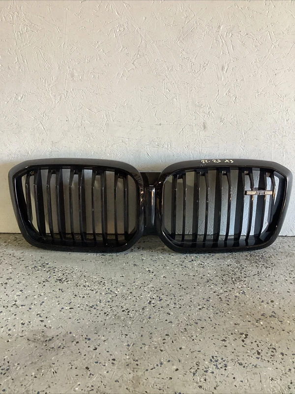BMW X3 X4 Grille 2022 2023 Used OEM 51135a36bc9