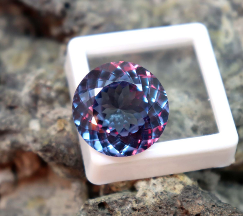 Alejandrita suelta extraída corte redondo multicolor tamaño grande 22 quilates para hacer joyas - Imagen 7 de 8