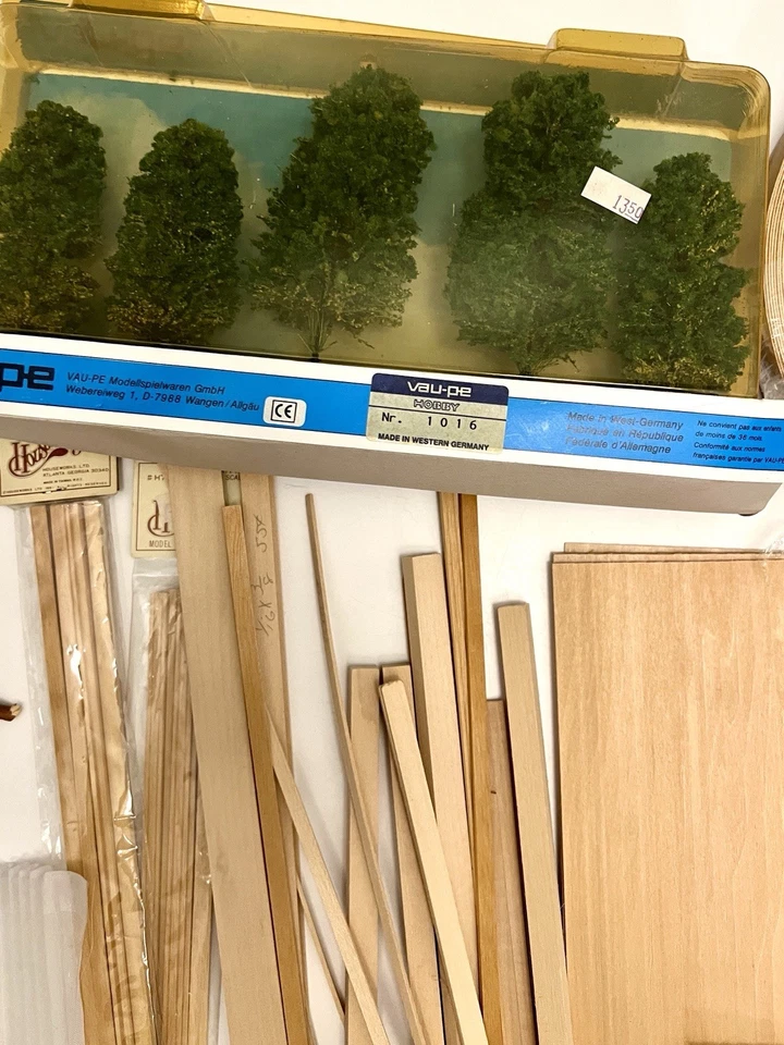 Dollhouse Model Miniatures Building Supplies - Image 4 of 4