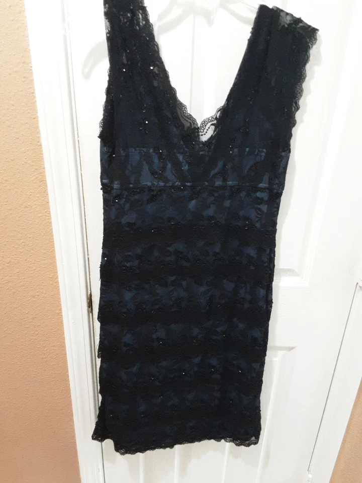 rsvp Vestido de Noche Negro Encaje Azul Base Cuello en V Sin Mangas Cuentas Lentejuelas 14 Foto 4 de 4