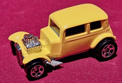 Rare! 1992-3 Hot Wheels Vintage Yellow 32 Ford Vicky 1968 Mattel Inc.