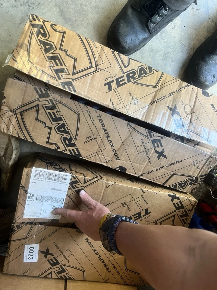 FabTech Coil Springs Powder Coated Red Jeep JKU Wrangler 2018 - Image 4 of 4