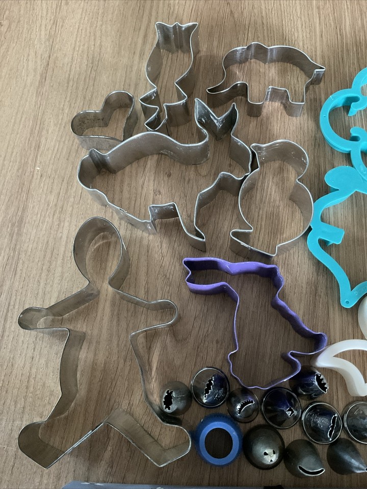 Fat Face Cutters , Also 14 Other Cutters And Piping Nozzles , Pre Owned