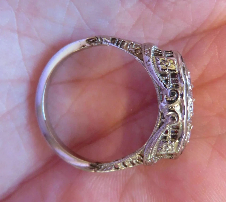 Anillo Promesa Filigrana Tres Piedras Oro Blanco 14K Más de 2.1 Ct Diamante Simulado Foto 3 de 4