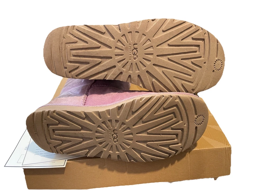 Bota UGG Mujer Clásica Corta Talla 8 RARA Lavanda Púrpura Gamuza Piel de Oveja Forrada Usada en Excelente Condición Foto 4 de 4