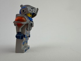 LEGO Nexo Knights Clay Minifigure Armor Helmet Orange Pauldrons 70315 70321