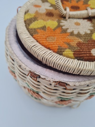 Vintage Round Sewing Wicker Basket With Flower Design On Lid Made In Japan - Picture 11 of 13