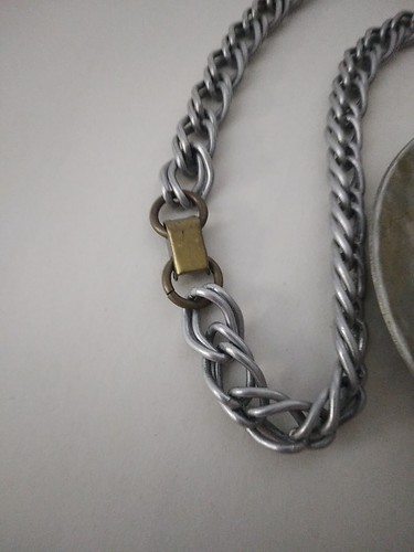 Vtg Hammered Aluminum Necklace Pendant 18" Chain Silvertone Roses Leaves Boho - Picture 4 of 5