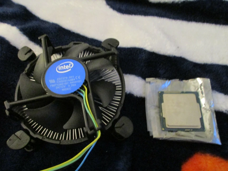 Intel CPU processor G1840 Celeron LGA1150 with original packaging Heatsink Fan  - Image 3 of 4