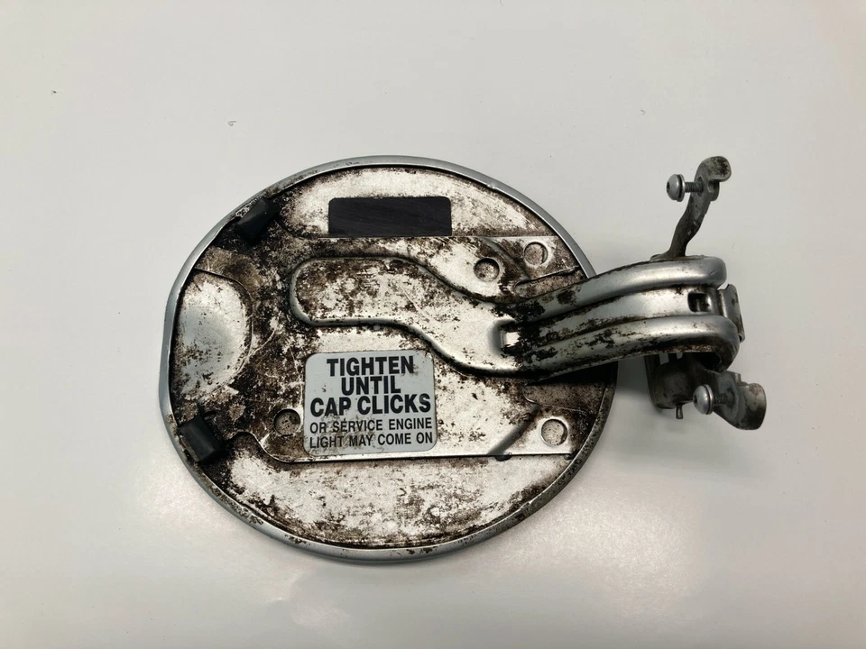 1998 1999 2000 2001 2002 2003 Ford Escort Sedan Fuel Filler Door Gas Lid Cover Foto 4 de 4