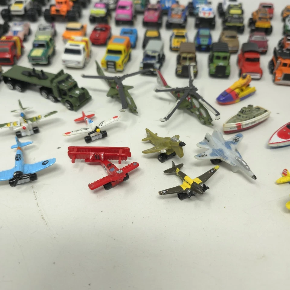 Lote De 88 Micro Máquinas De Colección Coches Camiones SUV Furgoneta Barcos Aviones Galoob Foto 3 de 4