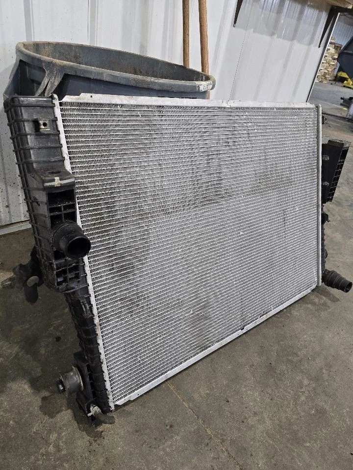 Radiador compatible con camioneta Ford F250SD 08-10 626855 Foto 2 de 4