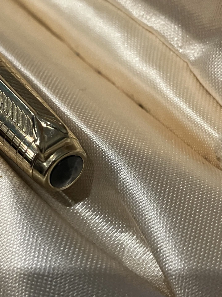 Parker 65 Consort (v.fine nib) 14ct Gold Nib 1/5 RG Cap . Excellent. - Image 4 of 4