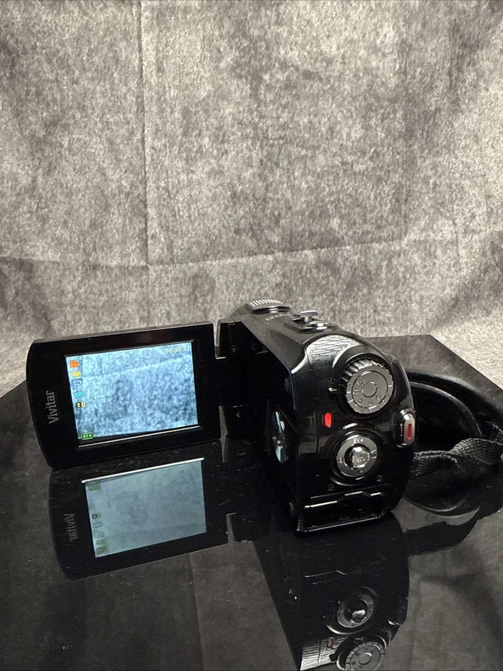 Vivitar DVR 810HD Flash Media Camcorder - Image 2 of 4