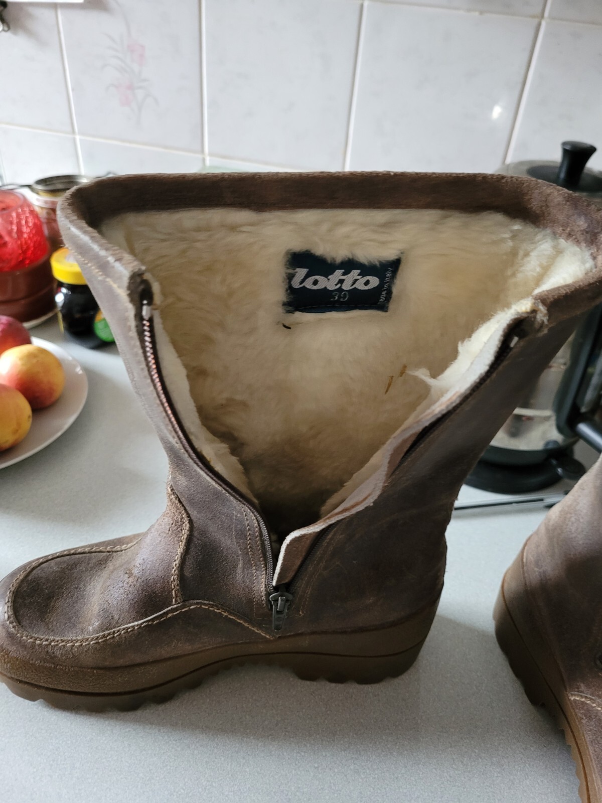 Vintage LOTTO.Stivali da donna in pelle invecchiata con zip foderati in pelliccia.UK 6.U