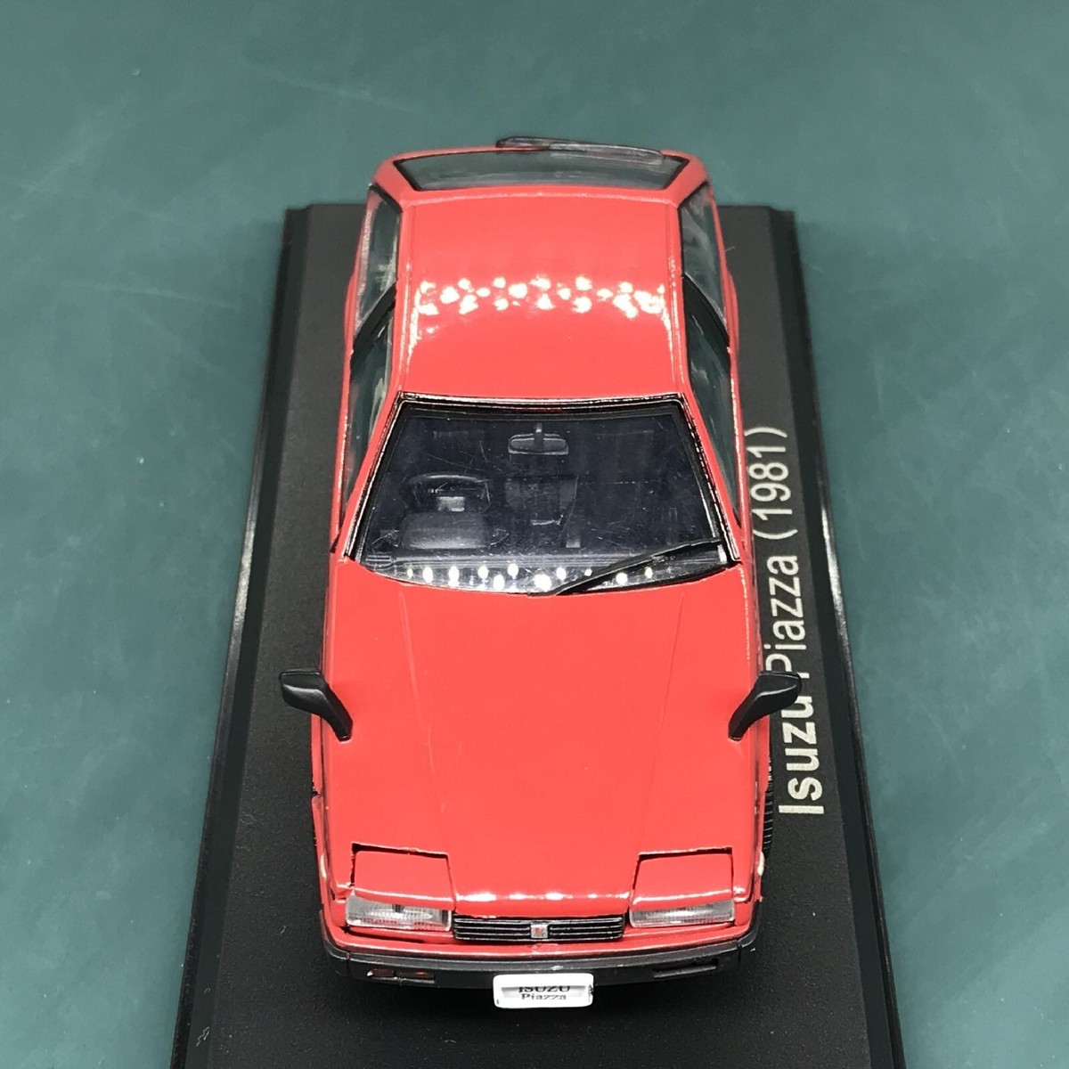 Mini Car Isuzu Piazza 1981 Red 1/43 Scale Box Display