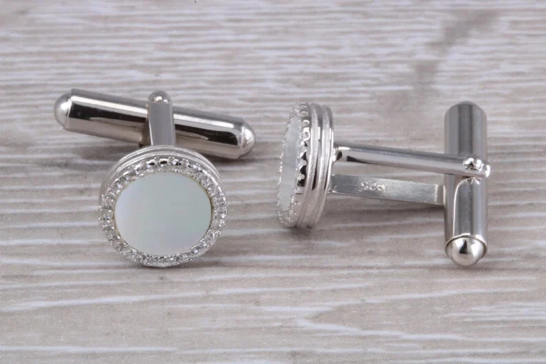 Gemelos de caballero de boda enchapados en oro blanco de 14 quilates creados en laboratorio madreperla Foto 4 de 4