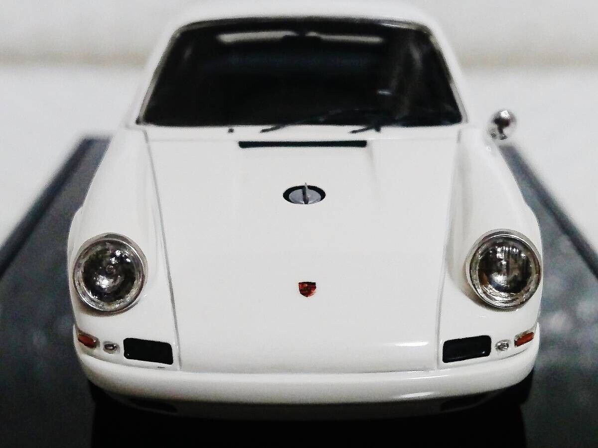 1/43 Make Up VISION Porsche 911R 1967 White/Black stripe VM 1/43 Make Up VISION Porsche 911R 1967 White/Black stripe VM