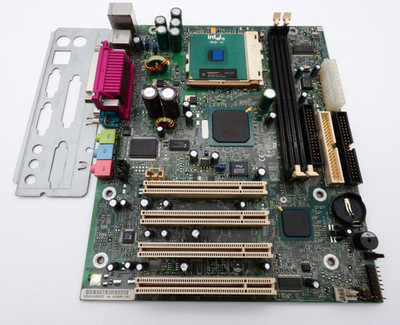 INTEL D815EGEW A69600-103 socket 370 with Intel Celeron 700 CPU + IO Shield