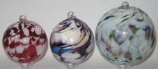 Mundgeblasene Designer Glas-Kugeln / Fensterkugeln mit Ösen 3-tlg.-Set - Durchm