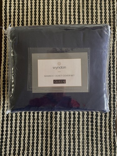 Wyndon Queen Bamboo Duvet Cover Set, Soft And Silky Navy Blue - Picture 4 of 8