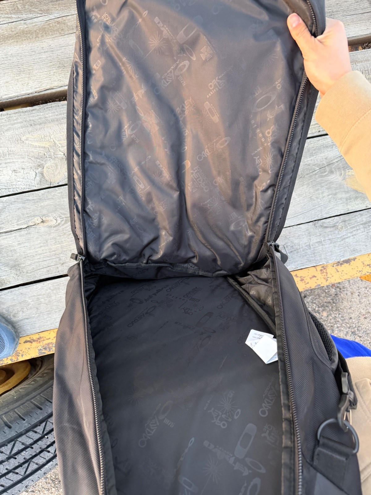 oakley backpack - image 3