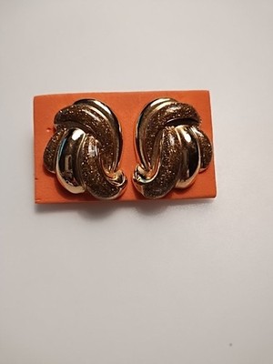 Vintage 1987 Avon Tailored Geometric Glitter Swirl PiercedEarrings Gold Tone NIB