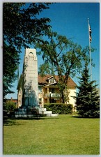 c1973 Low Square Cenotaph Renfrew Ontario VINTAGE Postcard 4918