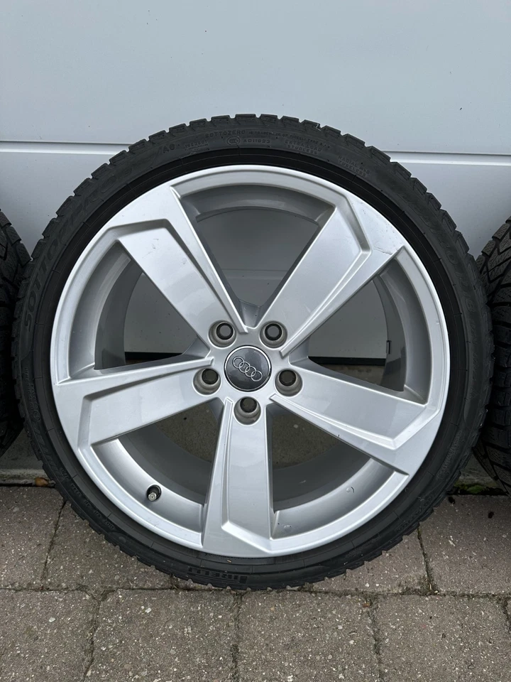 Audi A3 S3 8V Original 5-Arm-Dynamik-Design 225/40R18 8V0601025DL 4 xTop Zustand - Bild 4 von 4