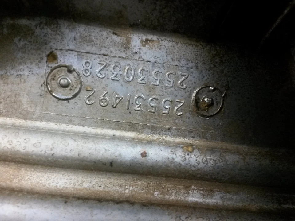 Cubierta de válvula derecha para 87-88 Pontiac Bonneville 3.8 25531492 Foto 2 de 4