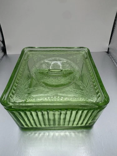 Jeanette Poinsettia Green Depression Uranium Glass Refrigerator Dish With Lid