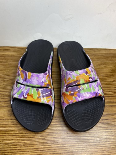 Oofos OOahh Slide Luxe Sandale lila Aquarell limitierte Auflage Erholung Damen 7