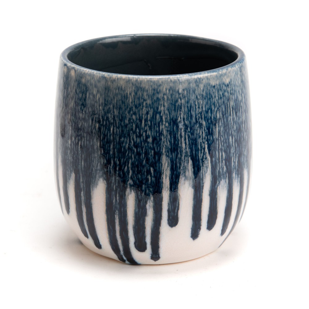 Cache-pot Lyra en grès bleu pour sublimer votre étagère de salon