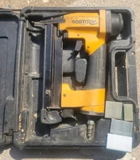 Bostitch SX150 Pneumatic Narrow Crown Stapler 18 Gauge with Case