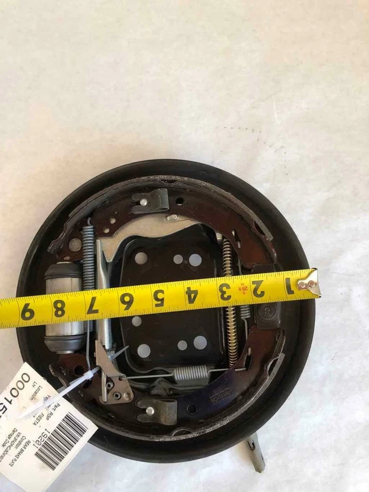 Placa de apoio disco de freio traseiro Ford Fiesta 2012 driver lado esquerdo LH fabricante de equipamento original - Imagem 4 de 4