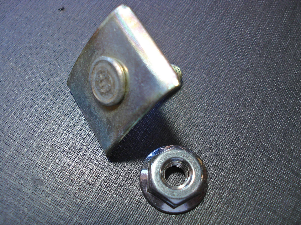 24 pcs NOS rear quarter belt moulding clips 1951-1953 Buick Pontiac Oldsmobile  - Image 4 of 4