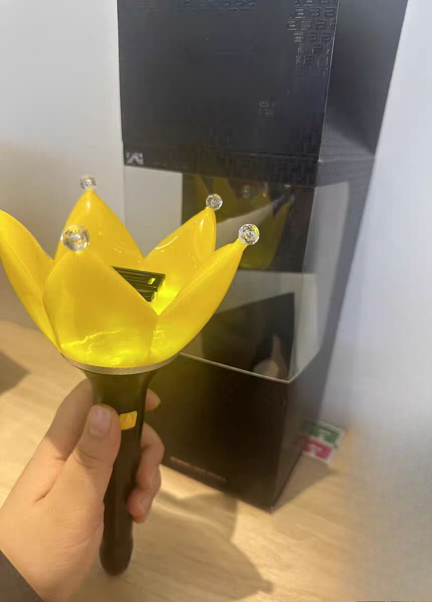 BIGBANG G-DRAGON Official Light Stick V4 - Glow Crown