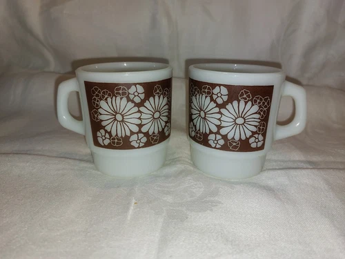 2 Vtg Anchor Hocking Fire King Milk Glass Mugs Brown & White Daisy Floral VGC