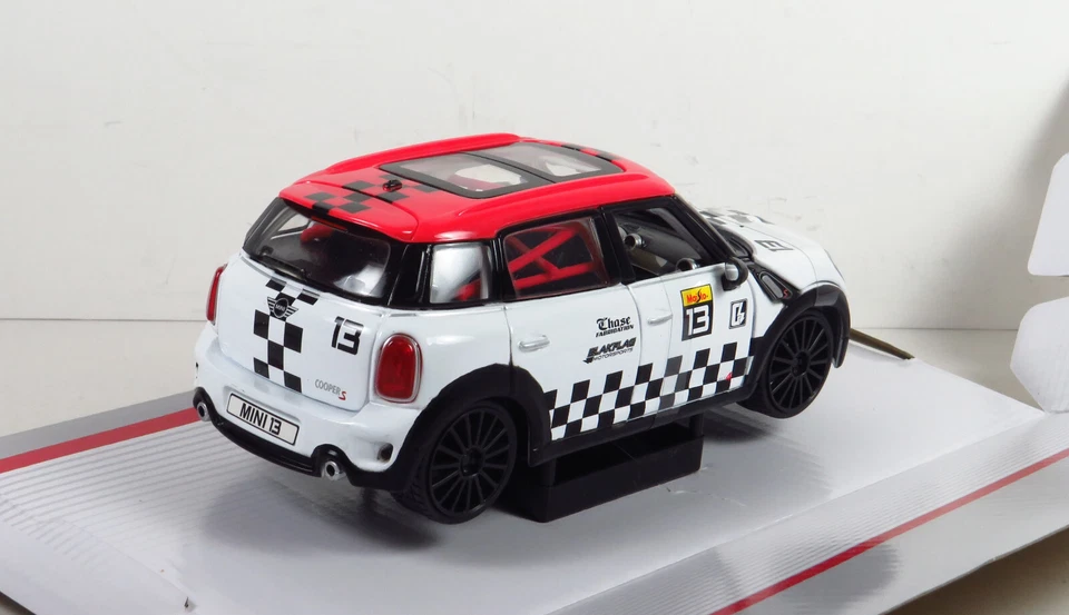 Maisto All Stars Mini Cooper Countryman 13 White & Red Diecast Car 1:24 - Image 4 of 4