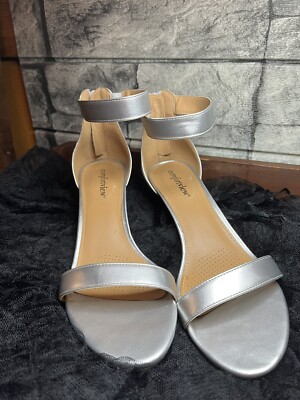 Comfort View Silver Back Zip Heel SIZE 10 M. Preowned Barely Worn