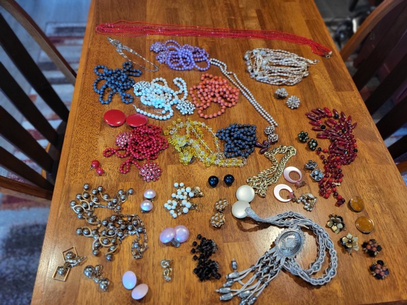 Vintage Jewelry Lot Baklite, Rhinestones and More 1940-1960’s