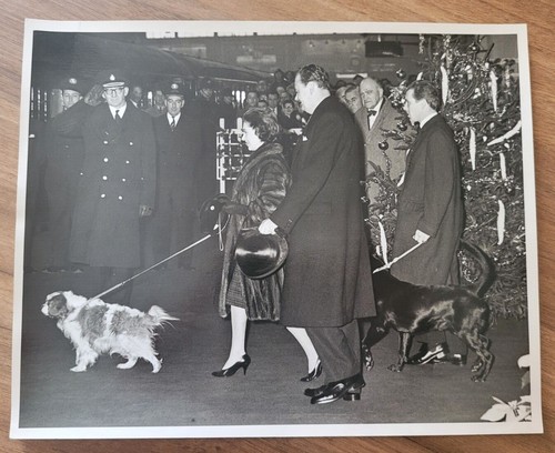 PRINCESS MARGARET & LORD SNOWDEN @ KINGS CROSS 10" X 8" ORIG 1962 PRESS PHOTO