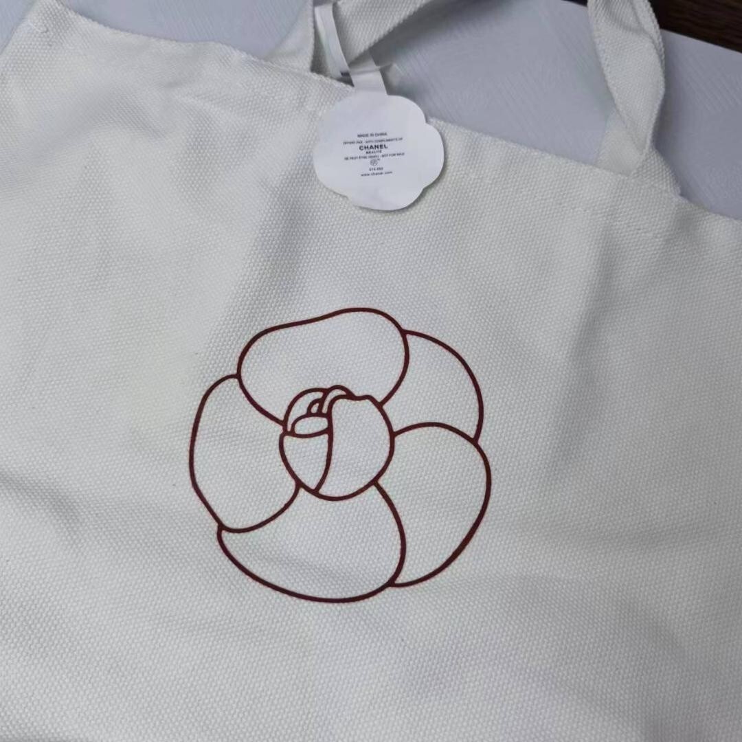 CHANEL BEAUTE ホワイトトートバッグ CHANEL BEAUTE Novelty Tote Bag Bucket Shape N°1 DE White