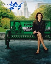 TATIANA MASLANY signed Autogramm 20x25cm SHE HULK in Person autograph ACOA
