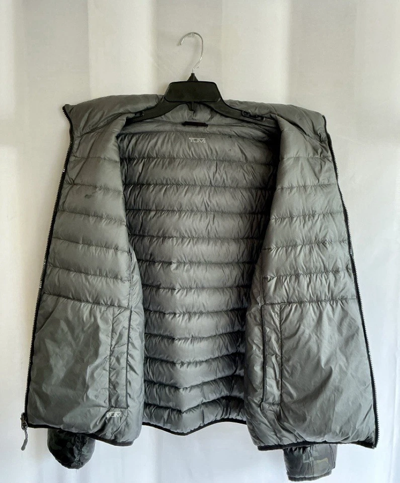 TUMI Men's CAMO Puffer Jacket - size large! Perfect condition - Image 3 of 4