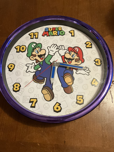 "Reloj de pared analógico Super Mario Bros Mario & Luigi 12"" 2022 Nintendo cromo púrpura" - Imagen 1 de 2