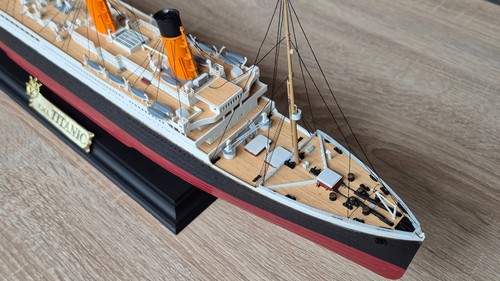 Titanic Komplett Modell 1:400 mit Vitrine - nur Abholung - ohne Verpackung - Bild 4 von 7