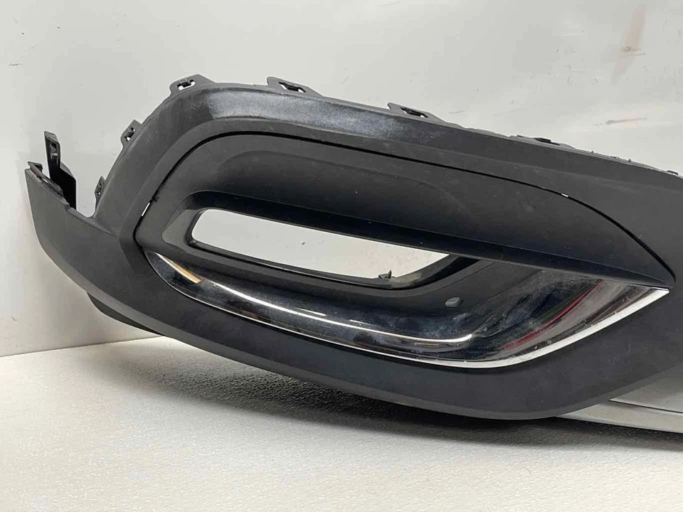 Conjunto de cubierta de parachoques inferior delantero Buick Regal TourX 18-20 con cenefa ¡Ver grietas! Foto 3 de 4