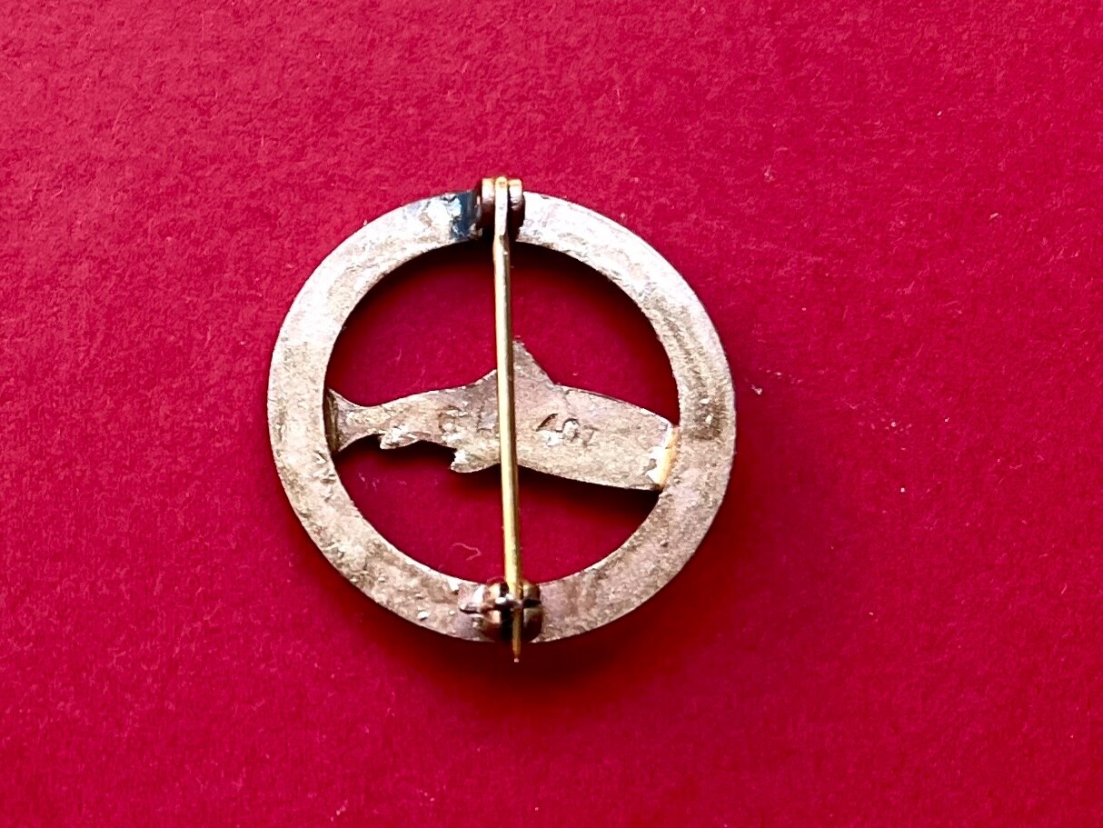 Field & Stream Bronze Award Pin Bonefish 6 lb 4 oz Back Stamped With